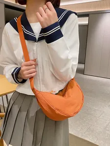 Dames Casual Nylon Oxford Halfmaan Crossbody Tas Minimalistisch Effen Kleur Dumpling Schoudertas Lichtgewicht Messenger Bag Voor Studenten