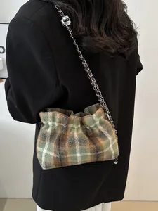 Sac Seau Plissé à Carreaux Vintage pour Femmes Mode Sac Bandoulière en Laine Avec Sangle Chaîne Métallique Boule Petit Sac à Épaule Cloud