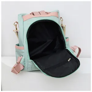 Vue détaillée du sac à dos Oxford vert menthe montrant le compartiment et la poche intérieure