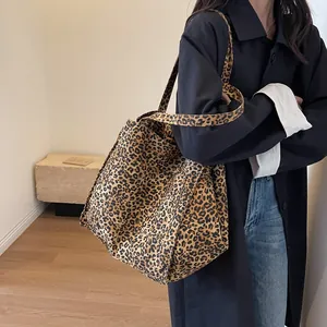 Bolso tote grande de lona con estampado de leopardo para mujer con correa de hombro chic