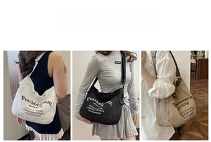 Trois grands sacs fourre-tout en toile blanc, noir et kaki avec bandoulières réglables