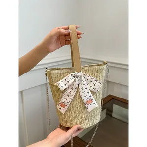 Sac Seau en Paille pour Femmes Sac à Main Tissé Bandoulière Avec Foulard en Soie et Chaîne en Métal pour Vacances d'Été