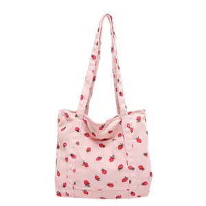 Borsa tote in velluto rosa con stampa a fragole e ampia tasca frontale esterna