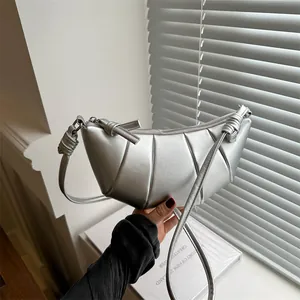 Petit Sac Croissant Minimaliste en Cuir PU pour Femmes 2024 Sac Dumpling Plissé à la Mode Sac Bandoulière Tendance