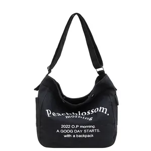 Sac fourre-tout minimaliste en toile noire avec typographie blanche et bandoulière