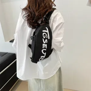 Sac de poitrine noir minimaliste en toile avec imprimé graphique TGSEUTO blanc pour femme