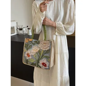 Grand sac cabas en toile avec broderies florales et anses vertes pour femmes chic