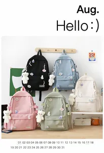 Cinque zaini scolastici estetici in colori pastello con graziosi orsetti di peluche