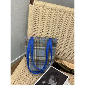 Sac cabas en laine à carreaux avec anses bleues, grand sac à épaule tendance pour l'automne