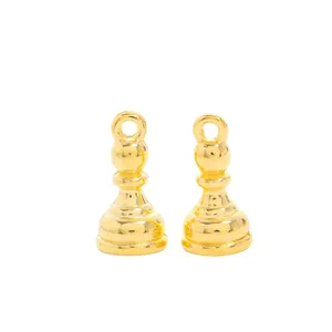 Paire de pendentifs pions d'échecs vintage dorés pour la création de bijoux DIY