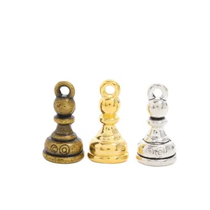 Trois pendentifs pions d'échecs en bronze, or et argent pour création de bijoux DIY