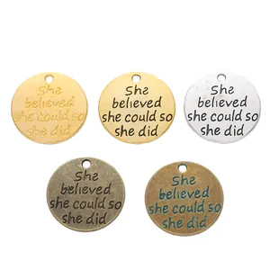 Runde Metallanhänger mit Gravur she believed she could so she did im 5er Set