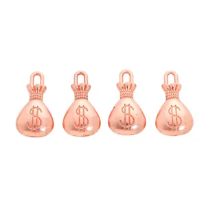 Set di quattro ciondoli a sacchetto di denaro in oro rosa con incisione del segno dollaro