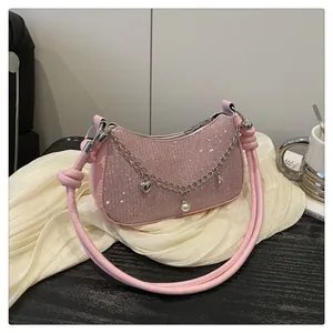 Sac sous le bras à paillettes roses pour femmes avec chaîne argentée et breloques