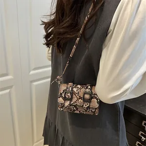 Sac bandoulière rétro à motif serpent avec doubles boucles pour mode féminine