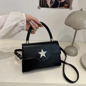 Sac bandoulière noir moderne avec étoile en strass et poignée supérieure rigide