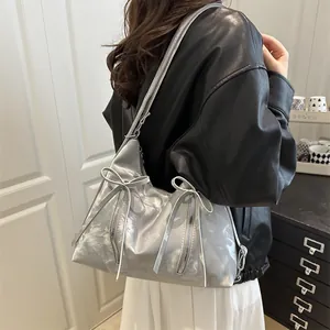 Grand Sac Cabas Femme Tissu Enduit Brillant Décoration Nœud Double Fermeture Éclair Sac à Épaule Mode Street Style Sac Hobo