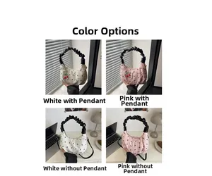Borsa a spalla trapuntata con fiocchi in rosa e bianco con ciondolo a ciliegia
