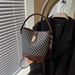 Sac Seau Vintage en Cuir PU pour Femmes Motif Géométrique à Carreaux Serrure en Métal Sac à Main Sac à Bandoulière Mode Quotidienne Voyage