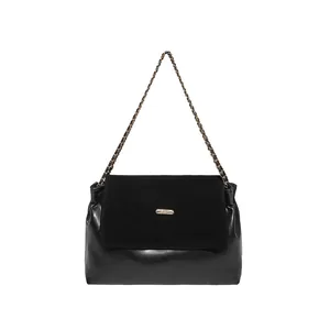 Minimalist black leather chain shoulder bag with suede拼接 and metallic logo plaque