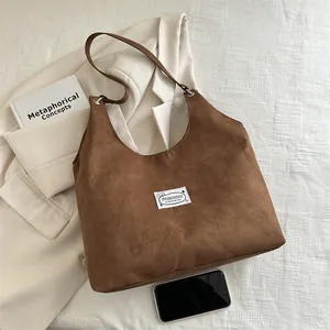 Borsa tote minimalista in pelle scamosciata marrone con tracolla per ufficio e tempo libero
