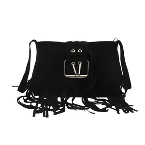 Schwarze Vintage-Umhängetasche aus mattem Leder mit Fransen und silberner Metallschnalle