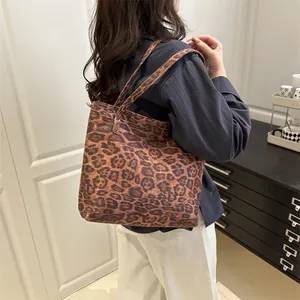 Schicke Damen-Einkaufstasche mit Leopardenmuster, großem Fassungsvermögen und Schultergurten