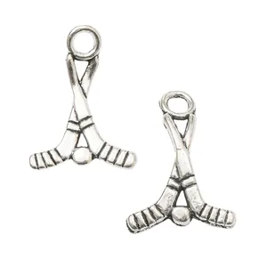 Hockeyschläger Anhänger aus Zinklegierung im Vintage-Silber-Stil für DIY-Schmuck