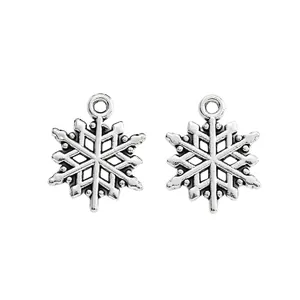 Zwei Vintage Silber Schneeflocken Anhänger für DIY Schmuckherstellung mit Antik-Finish