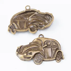 Ciondoli auto vintage in lega di bronzo con design in rilievo e anello pendente