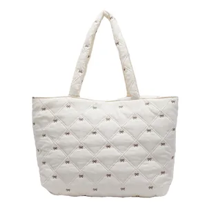 Sac fourre-tout matelassé blanc avec broderie nœud brun pour le bureau et les loisirs