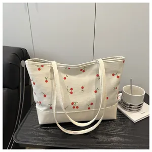 Sac cabas en velours côtelé blanc avec imprimé cerises rouges et base cuir