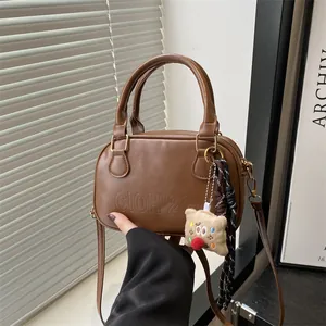 Sac Bowling Vintage en Cuir PU pour Femme Lettres Embossées Petit Sac à Épaule Rétro Sac Bandoulière Sac à Main Avec Poignée Pour Quotidien Bureau Voyage