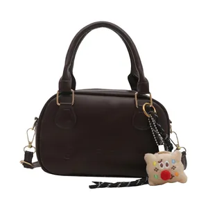 Sac bowling marron en cuir avec gaufrage CICHH2OA et accessoire en peluche