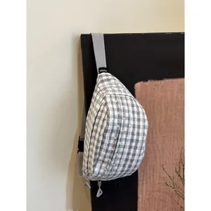 Borsa a tracolla carina in velluto a coste a quadri con ricami floreali dolci