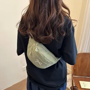 Sac de poitrine en nylon vert clair pour femme avec broderie nœud blanc élégante