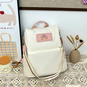 Sac à dos en tissu Oxford beige chic avec accents roses et bandoulière colorée