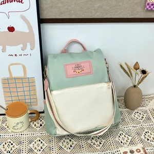 Sac à dos tendance en tissu Oxford vert et beige avec détails roses et sangle rayée