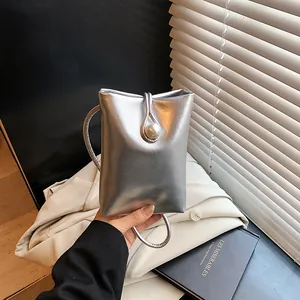Bolso Tipo Cubo de Cuero PU de Moda para Mujer con Hebilla de Perla Artificial Brillante Bandolera Mini Bolso de Teléfono para Accesorios Diarios Elegantes