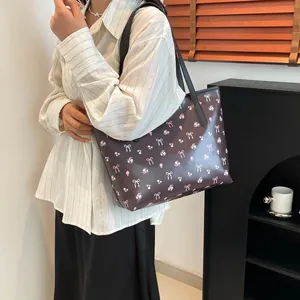 Sac fourre-tout tendance avec imprimé nœuds roses et longues bretelles pour femmes