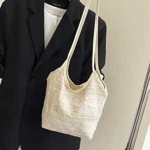 Weiße geflochtene Tragetasche aus Spitze mit Blumenmuster für modische Damen-Schultertasche