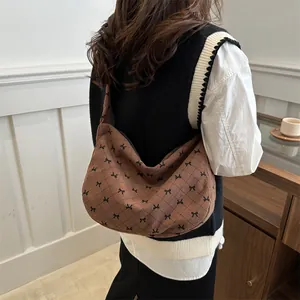 Braune Cord-Hobo-Tasche mit schwarzem Schleifenmuster und Rautensteppung für Damen