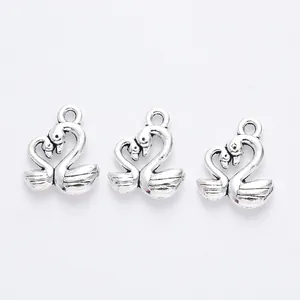 Trois pendentifs cygne en forme de cœur argent antique en alliage pour création de bijoux