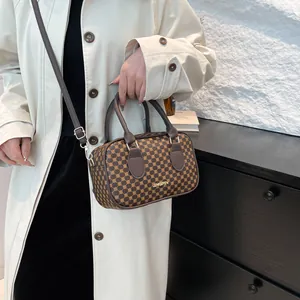 Sac Boston rétro classique avec motif géométrique et bandoulière réglable