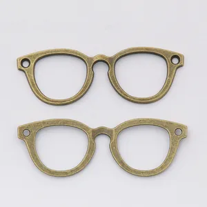 Ciondoli vintage a forma di occhiali in lega di bronzo per gioielli fai da te e accessori