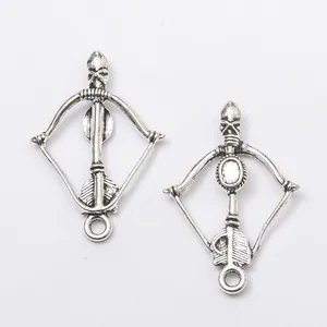 Pendentifs flèche et arc en alliage argenté vintage avec détail de crâne pour bijoux