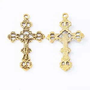 Colgante de cruz crucifijo vintage de aleación de zinc bañado en oro con relieve Jesús