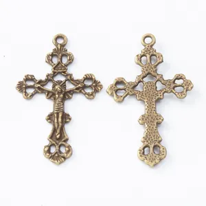Colgantes de cruz de bronce vintage con relieve de Jesús y reverso texturizado para joyas DIY