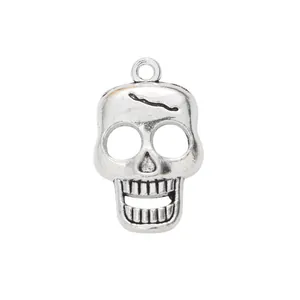 Vintage zinc alloy skull pendant with gothic cracked details for DIY jewelry making