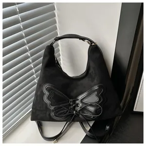 Schwarze Wildleder-Einkaufstasche mit Leder-Schmetterling und Gothic-Schnürung